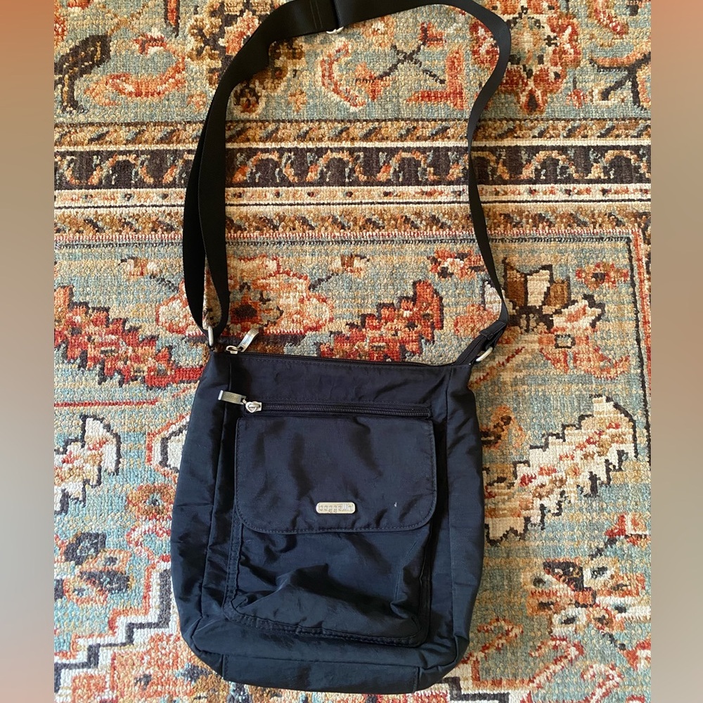 Baggallini Crossbody Town Bag in Black